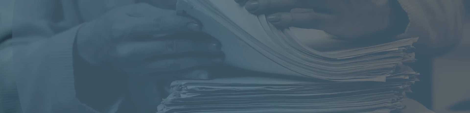 Hintergrundbild - gespaelte Akten